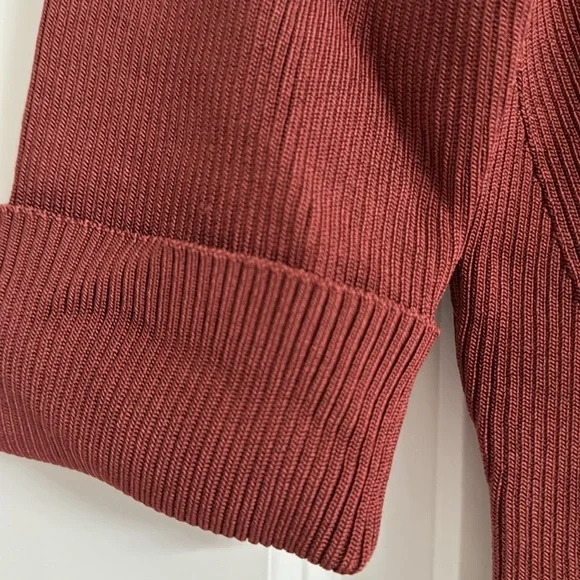 Like new lightweight sweater. - Picture 3 of 7